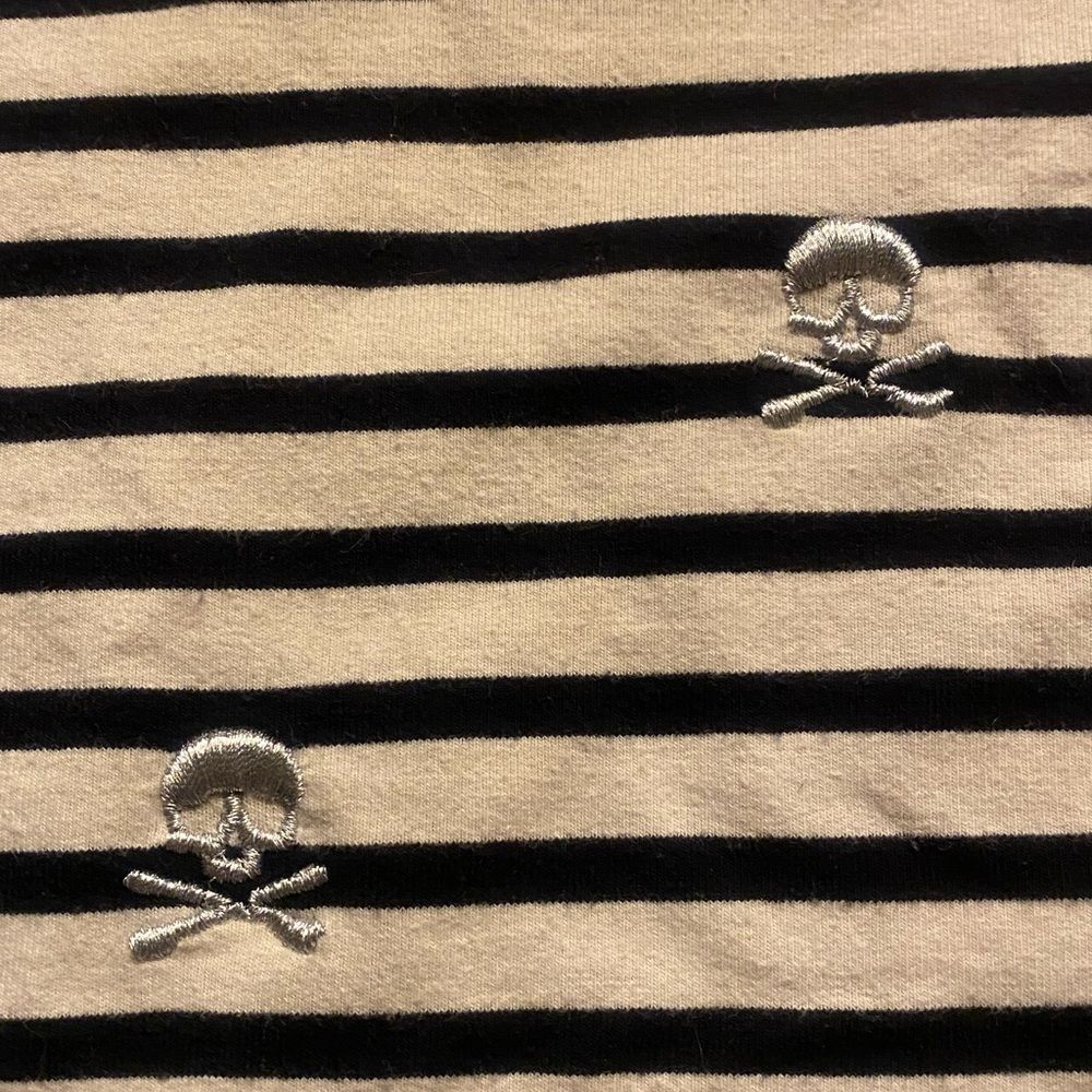 Betsey Johnson Cute! Cream/Black Striped Pirate Skull LS Top T shirt Small - Picture 5 of 5